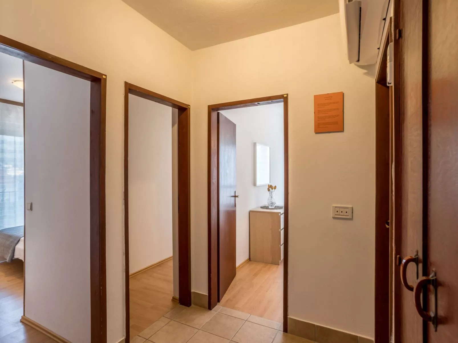 Komplex Oliva mit Pool und großem Garten