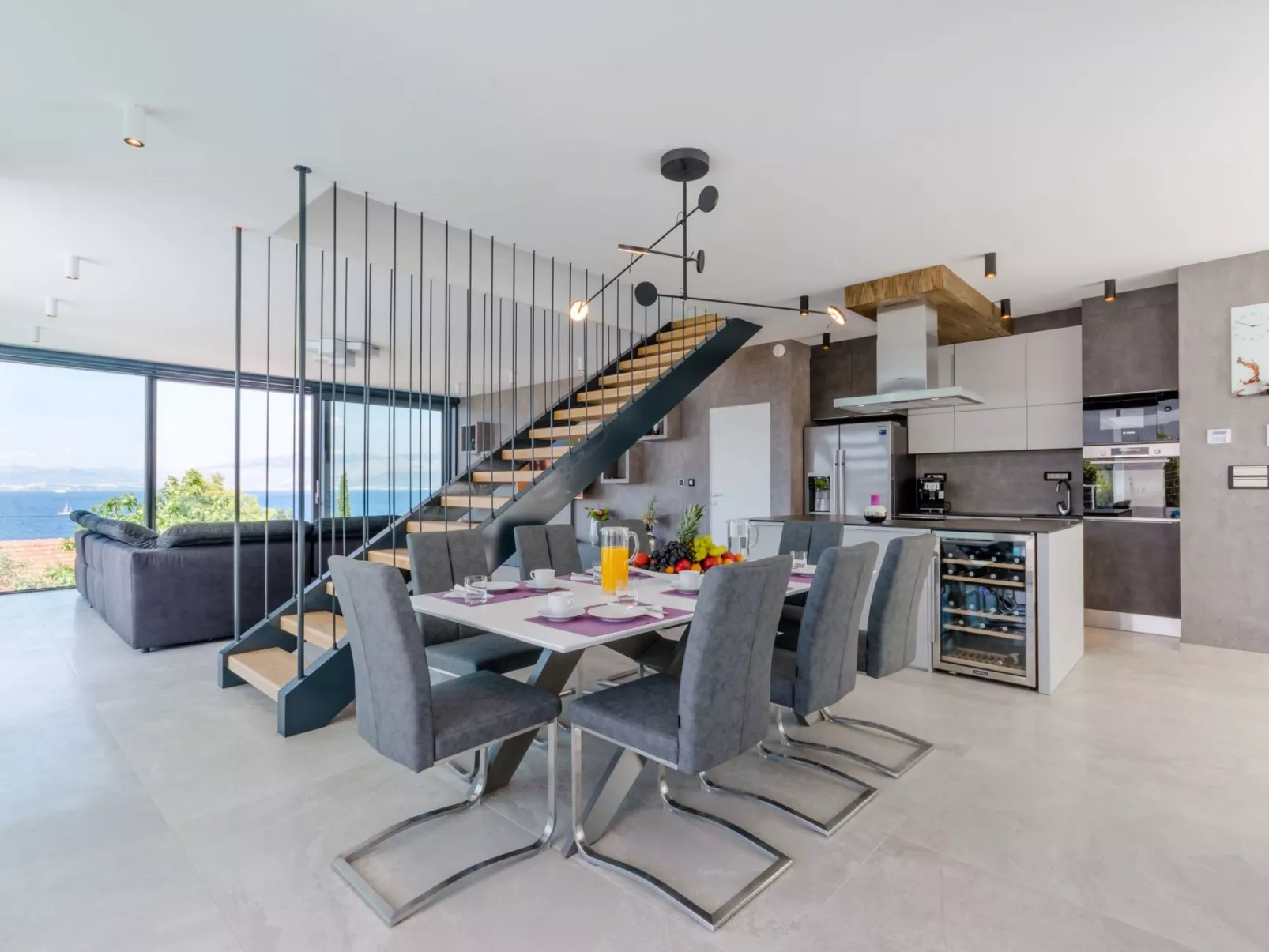 Tolles Ferienhaus in Sutivan mit Privatem Pool-Binnen