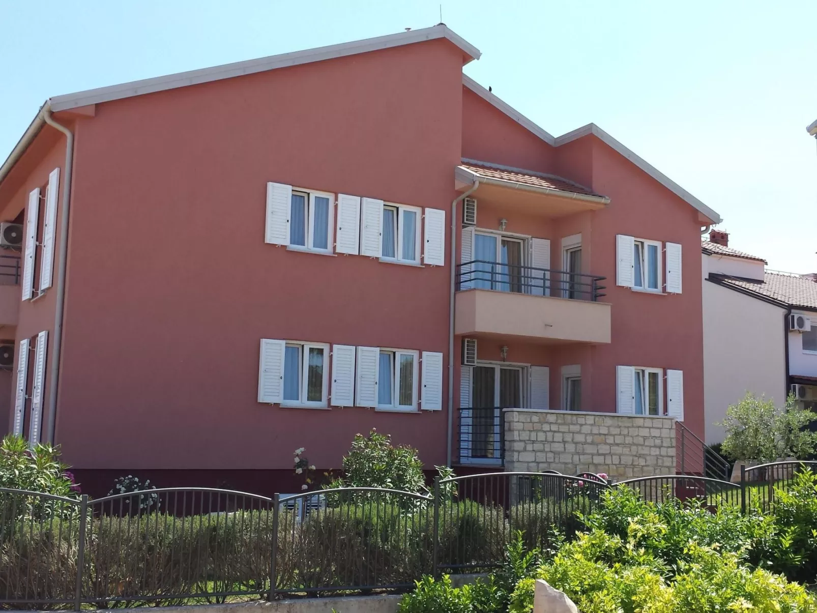 Strandnahe Ferienwohnung mit großem Garten