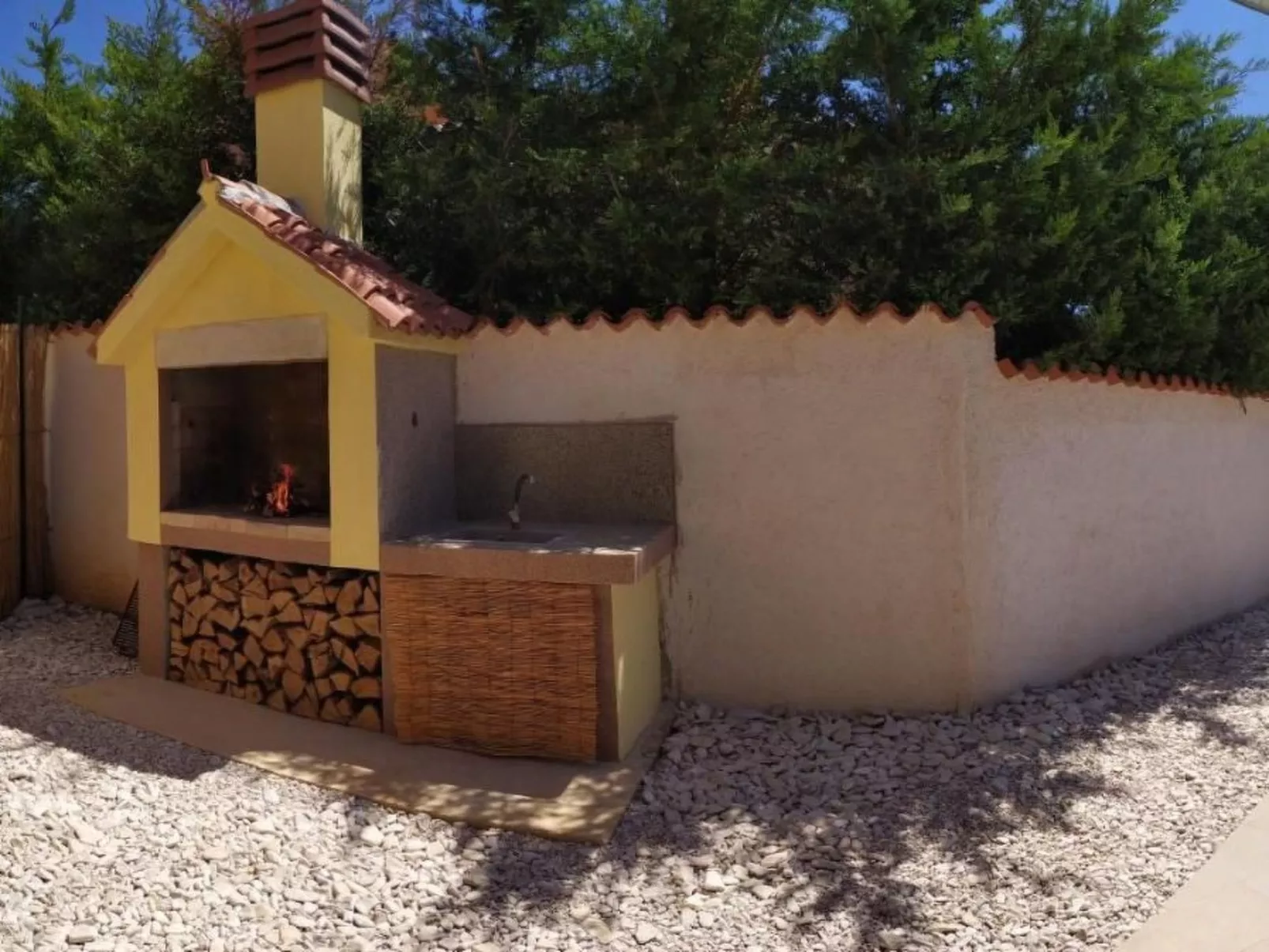 Ferienvilla mit eigenem Garten und Grill-Image-tags.info