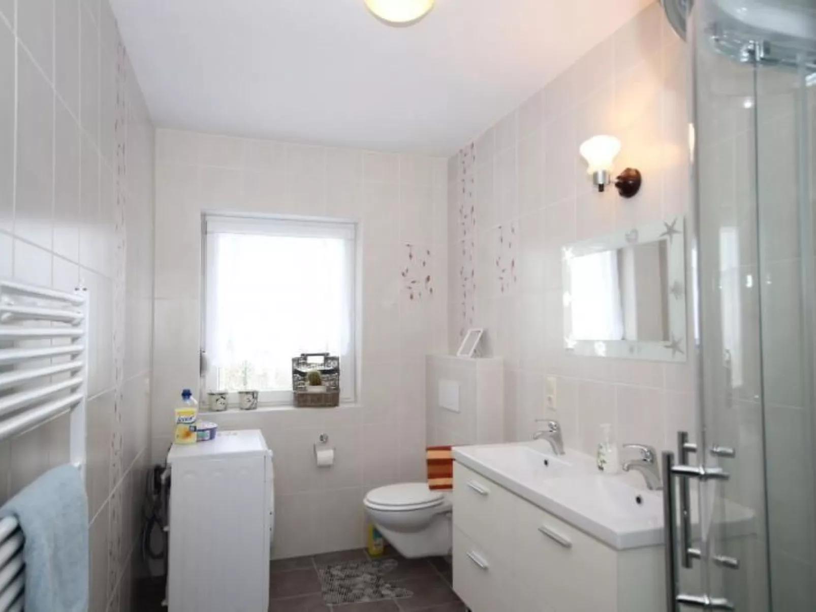 Moderne Erdgeschosswohnung mit Blick auf Hiddensee