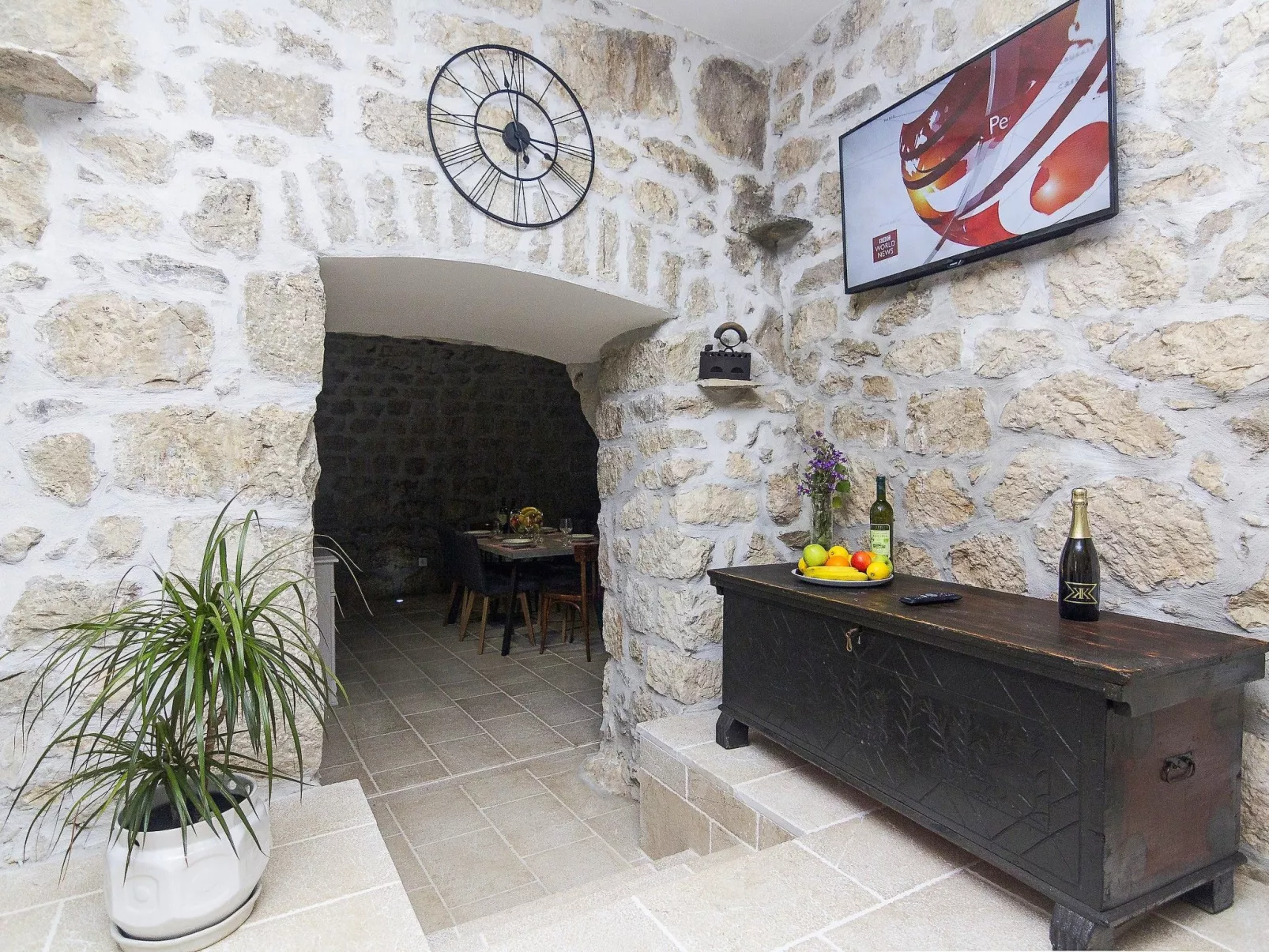 Schönes Steinhaus mit beheiztem Pool, Terrasse m-Image-tags.info