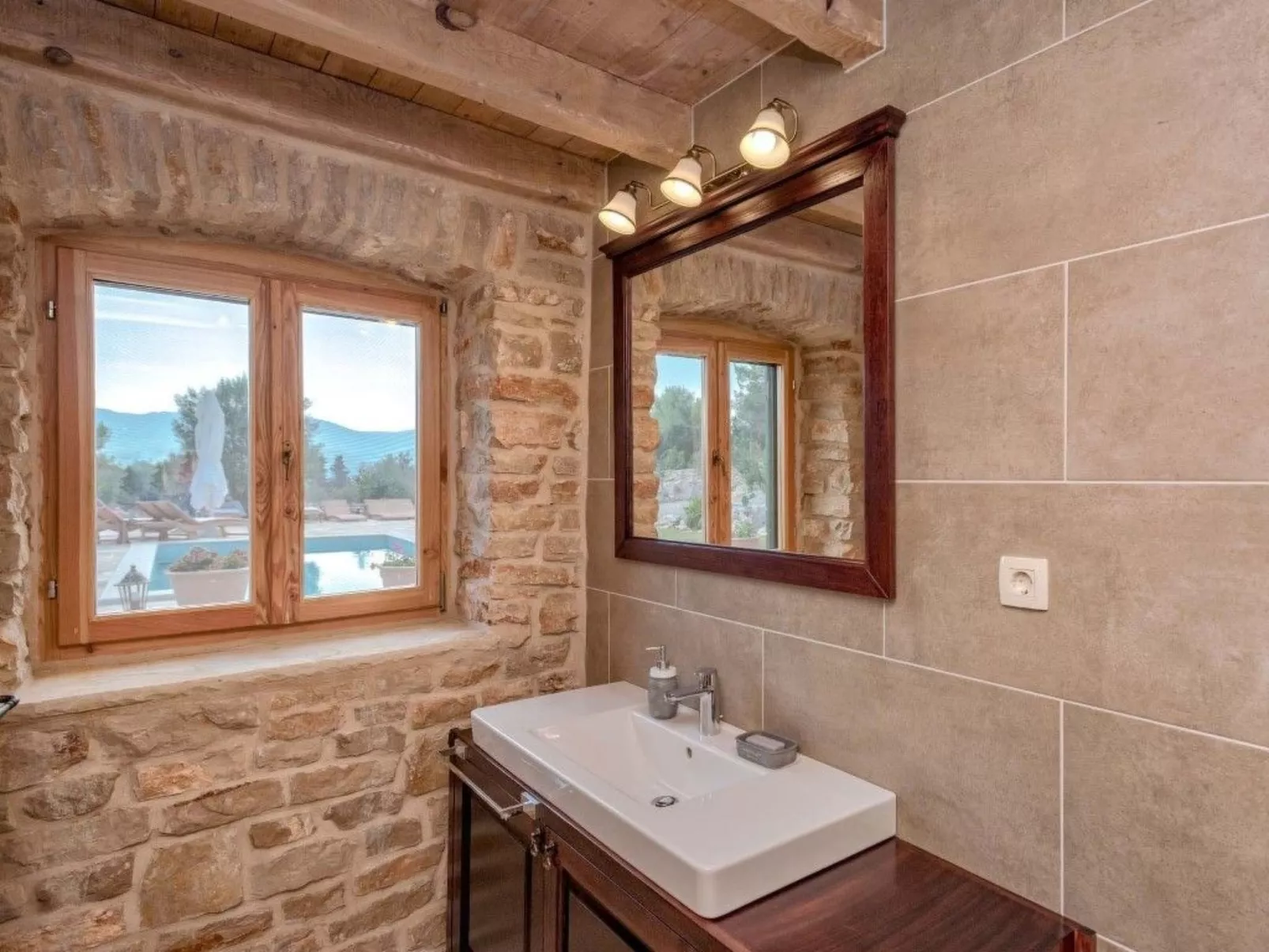 Villa Aristea bestehend aus drei Häusern-Binnen