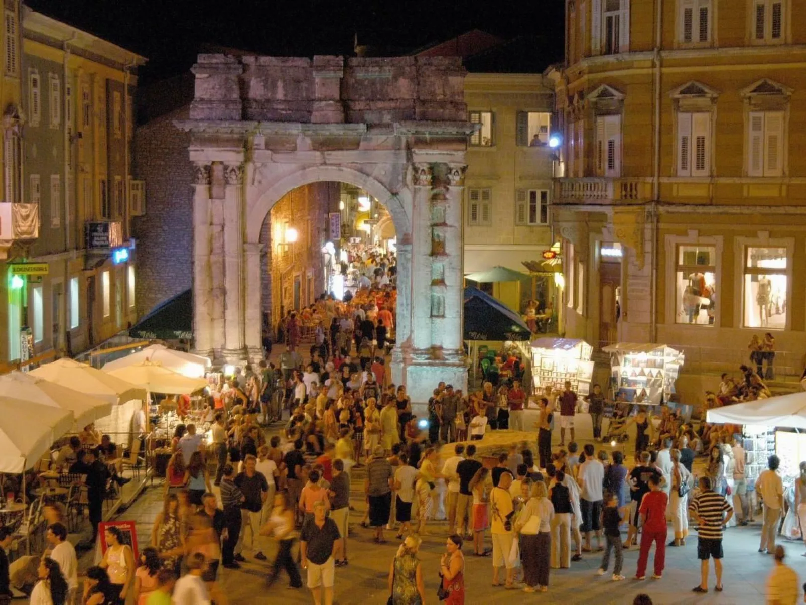 "Jela" mit Terrasse-Buiten