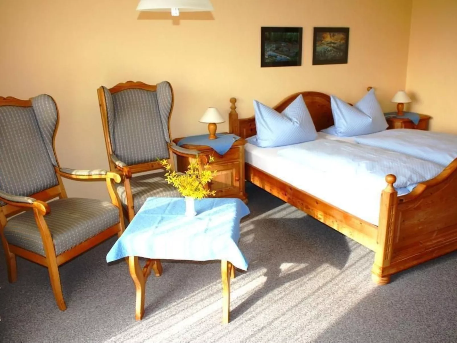 Appartementhaus mit Balkon und Gemeinschaftsgart