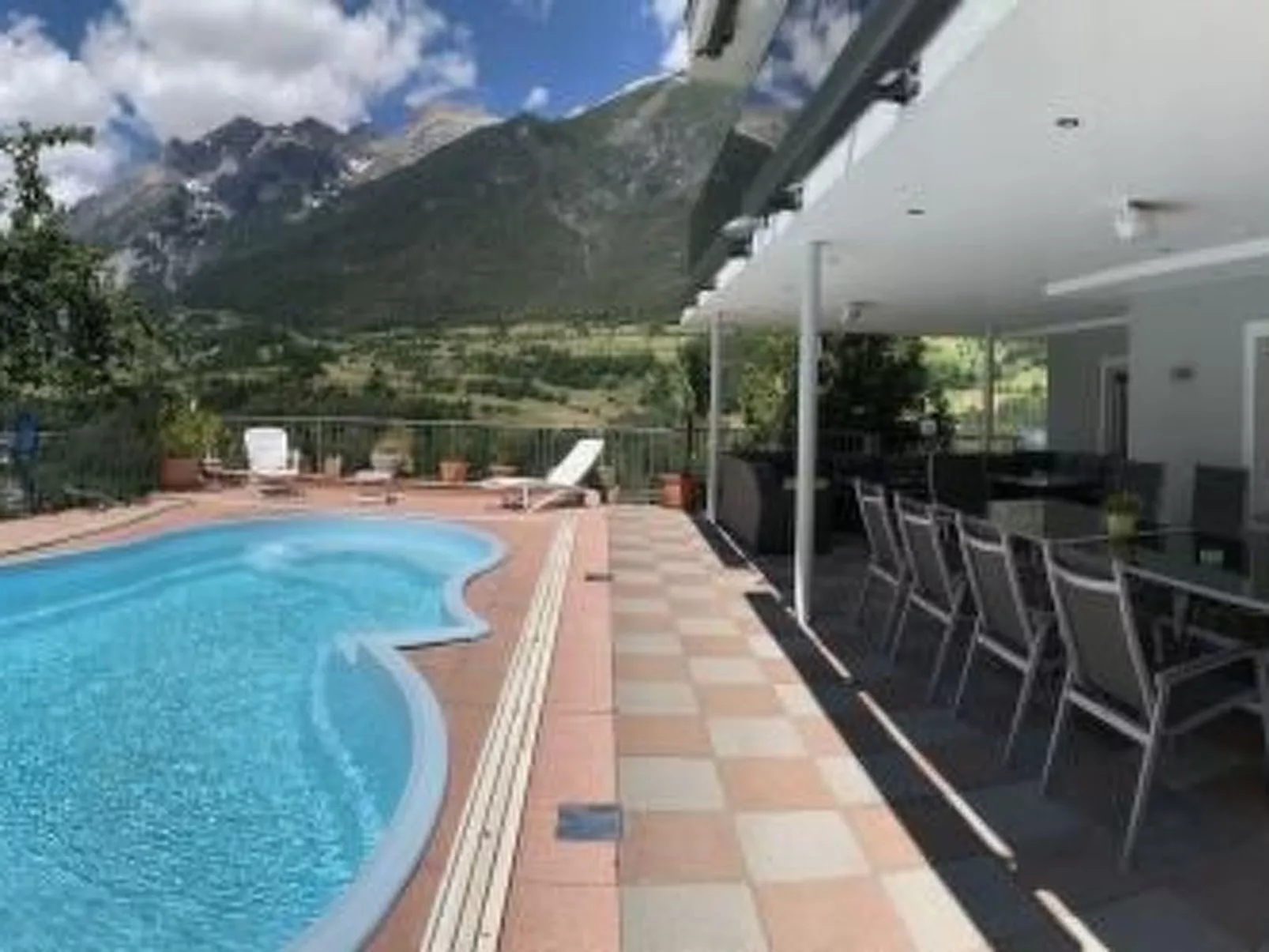 Komfortables Ferienhaus in Landeck mit Pool