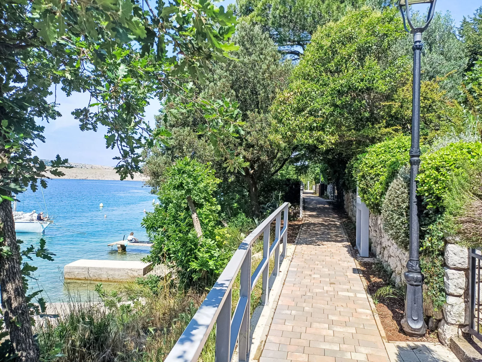 In Jadranovo mit Schönem Balkon-Omgeving