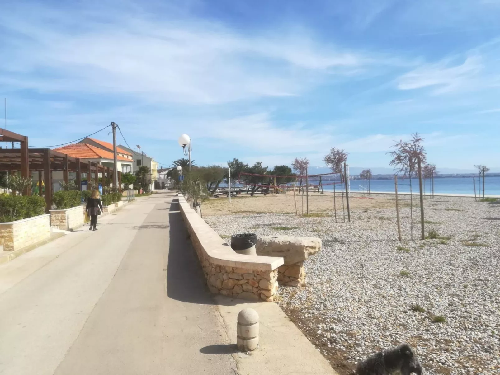 Traditionelles Steinhaus am Meer in Preko