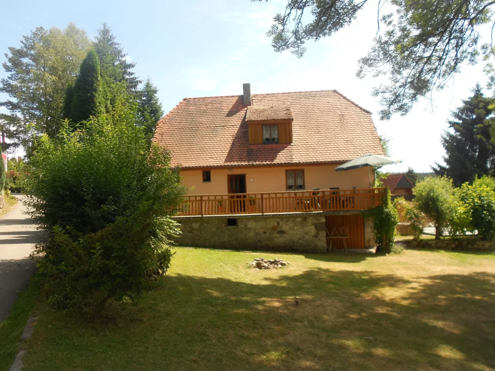 Haus in Kovárov mit Terrasse, Grill und Garten