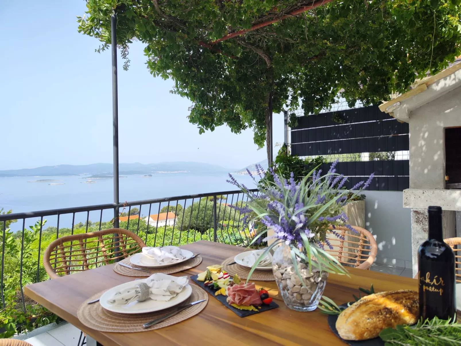 Mit Blick auf das Wasser-Buiten