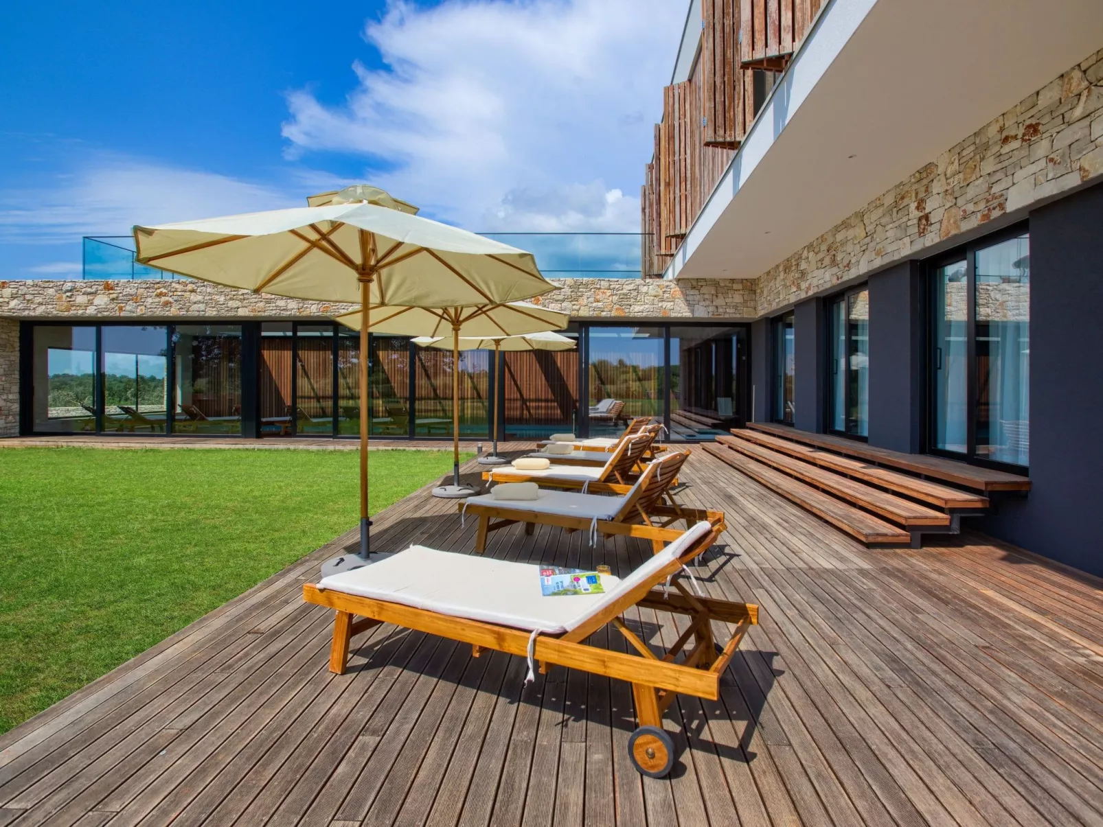 Für 6 Personen und 4 Kinder in Porec-Jurici, Istrien (Westküste von Istrien)-Buiten