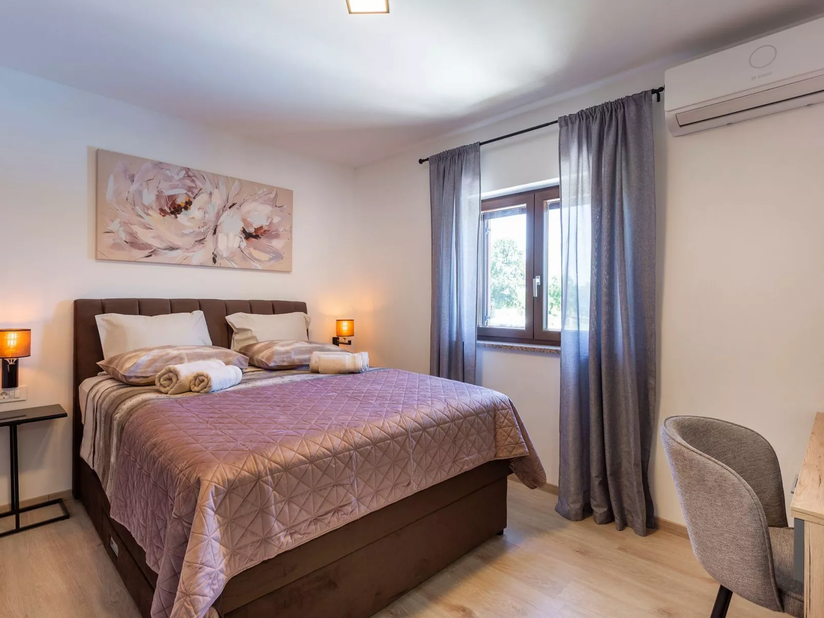 "Luxuriöse App. mit Pool"