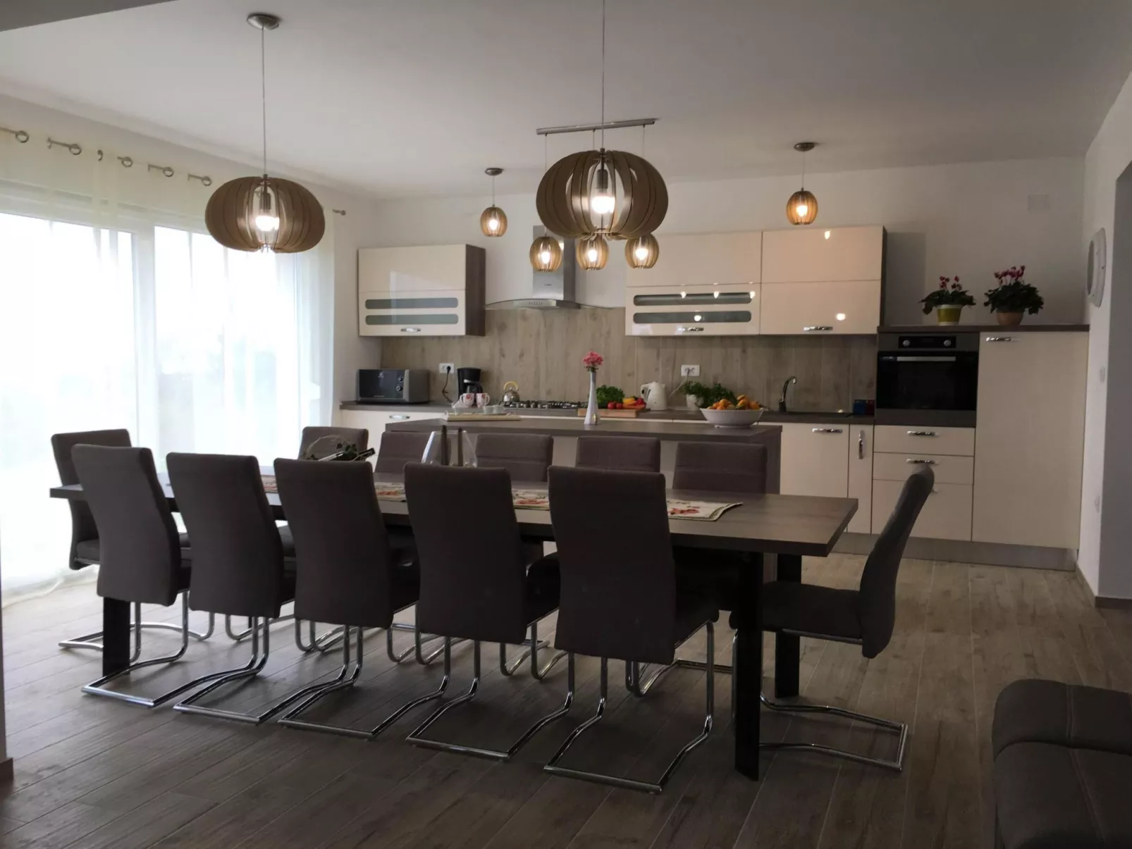 Elegante und komfortable Villa mit Salzwasserpool, Whirlpool und Sauna, umgeben-Binnen