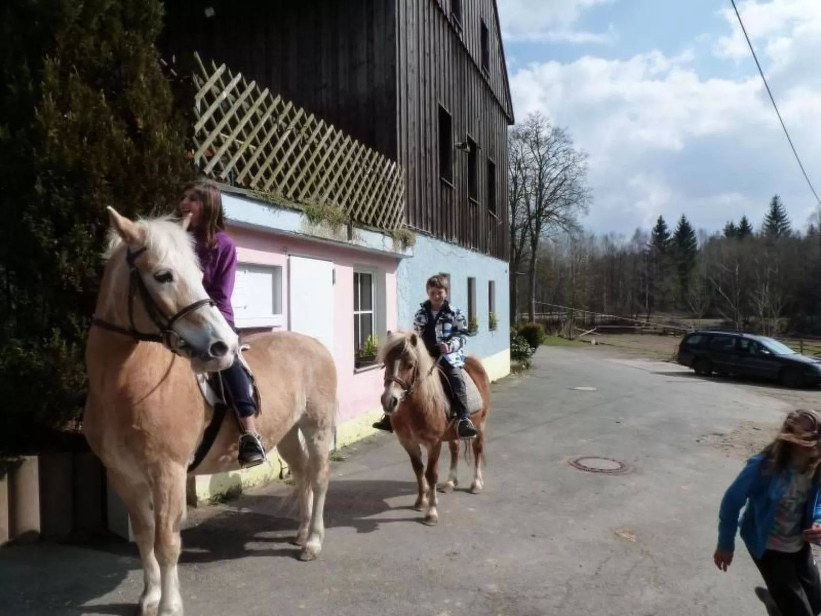 Mit Balkon und zwei Schlafzimmern