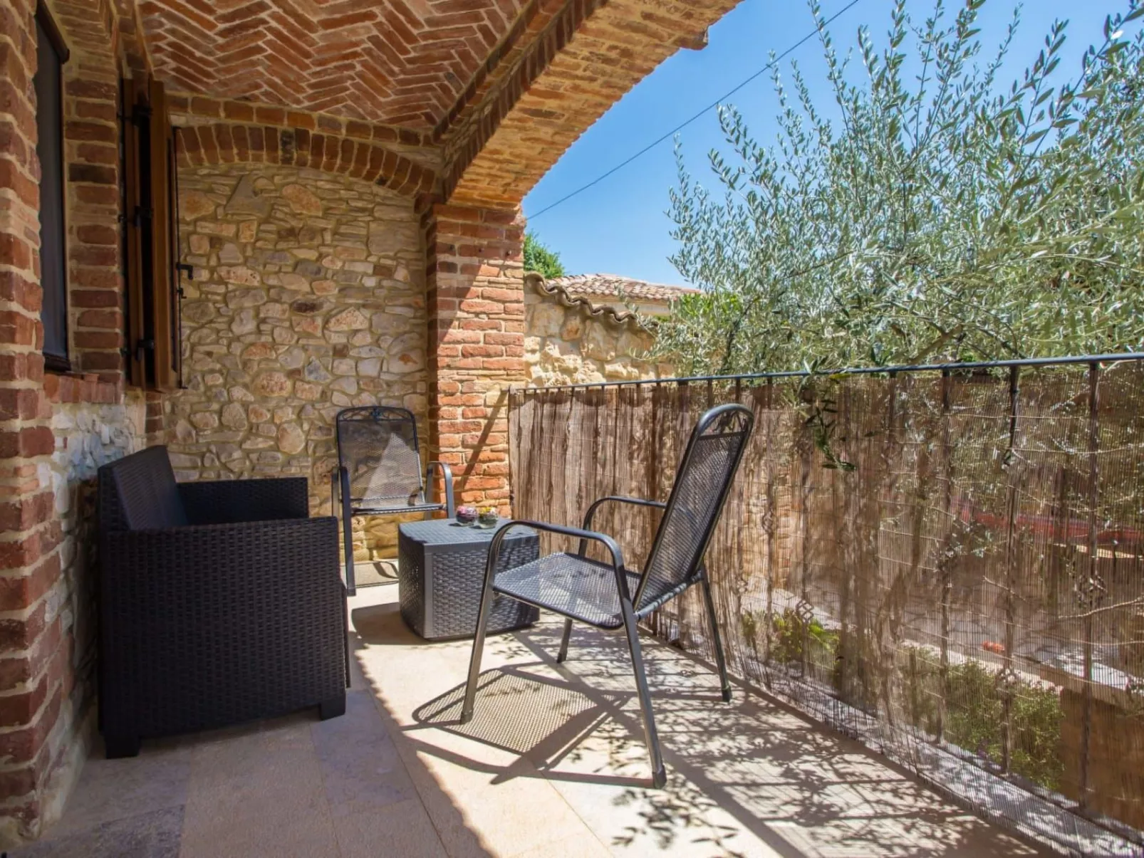 Andre Wohnung mit Pool-Buiten