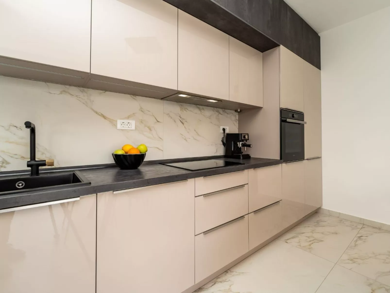 Villa mit beheiztem Pool - von TA Leut Agency-Binnen