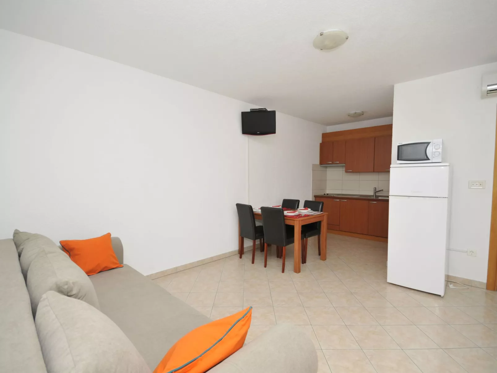 Appartment mit Pool und Whirlpool, Okrug Gornji-Binnen