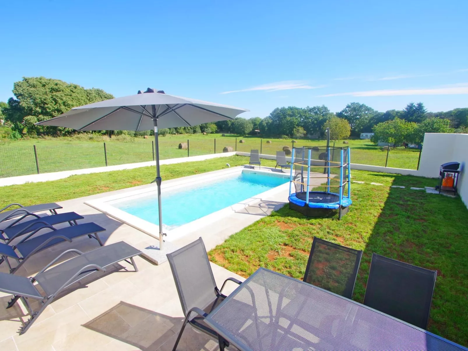 Mit privatem Pool, Dorf Šišan-Image-tags.info