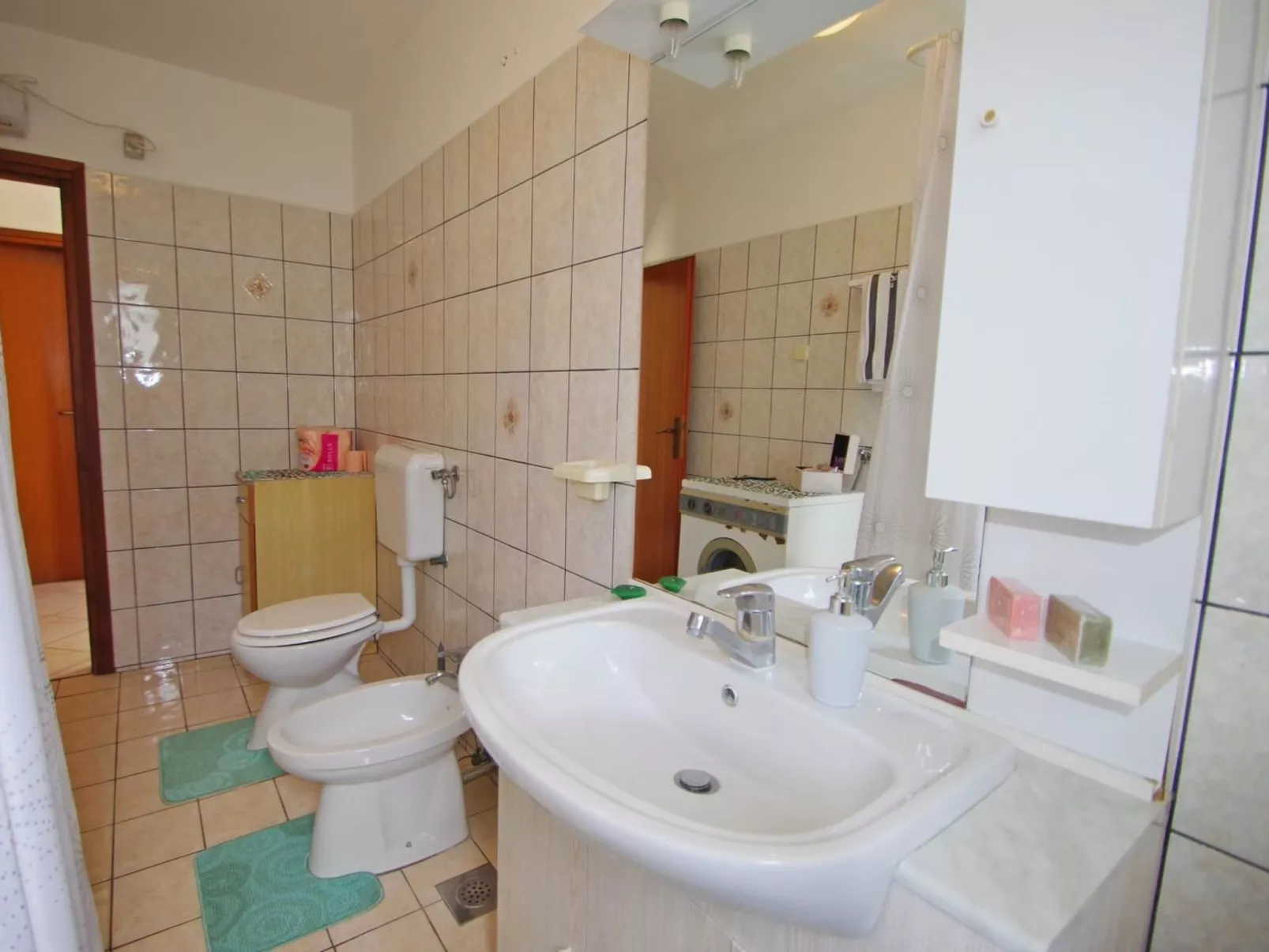 Geräumige Wohnung mit schöner Terrasse und Garten-Binnen