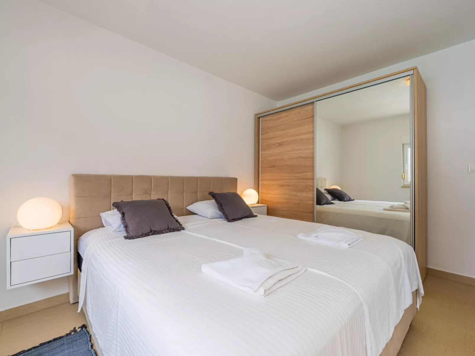 4 Schlafzimmer, 3 Badezimmer, Küche, Wohnzimmer, privater Pool, Grill-Image-tags.info