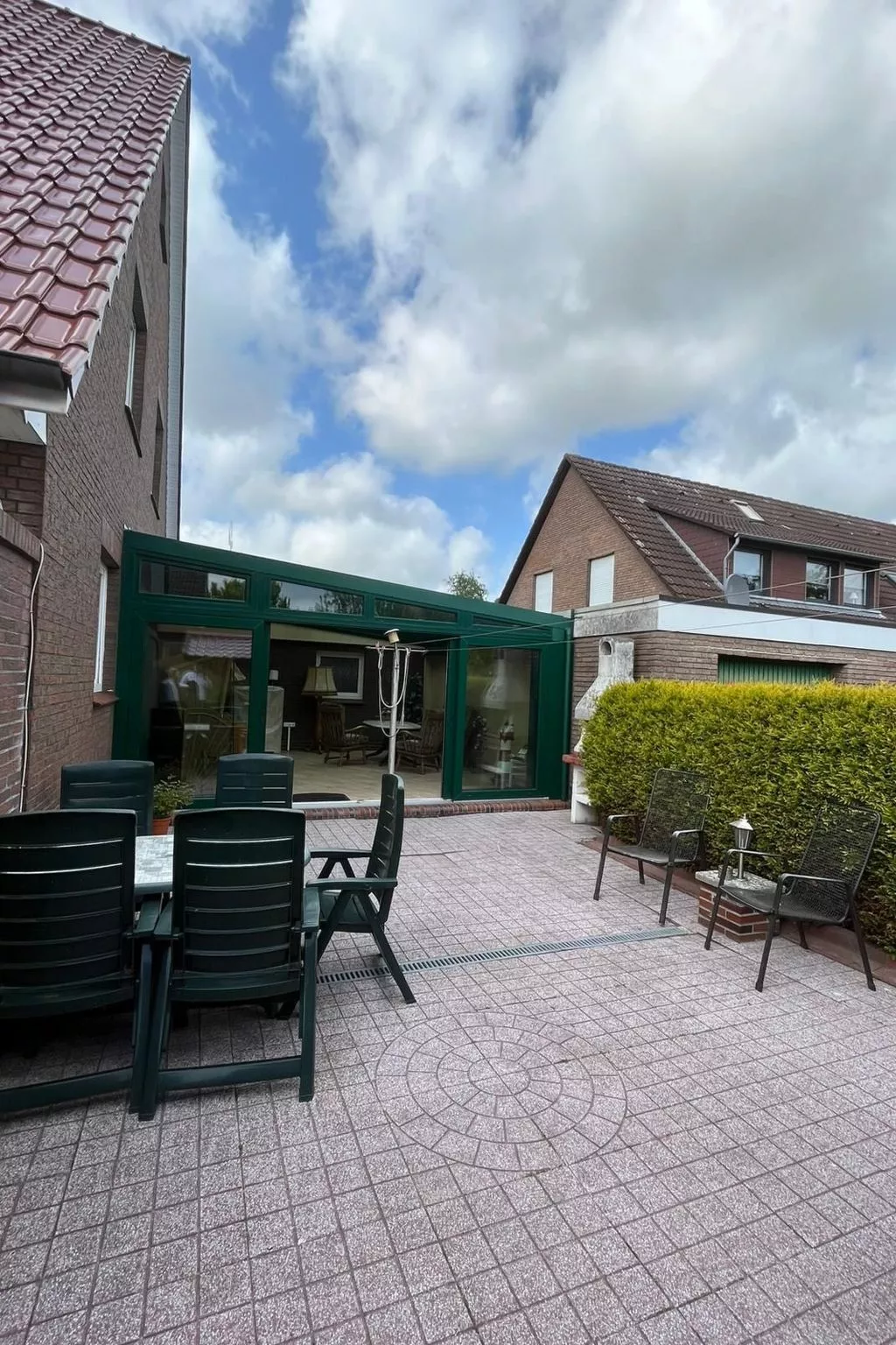 Geräumige Ferienwohnung mit Garten und Grill-Buiten