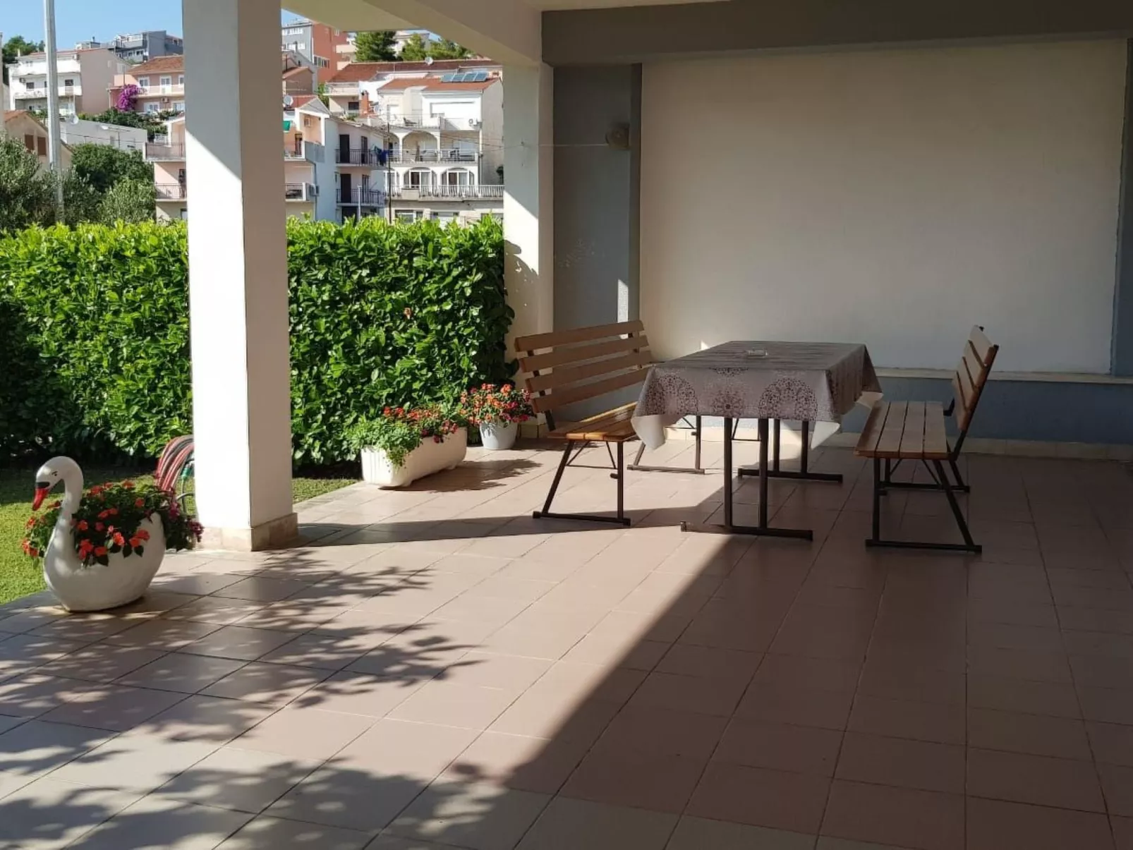 Strandnahe Wohnung mit großer Terrasse-Buiten