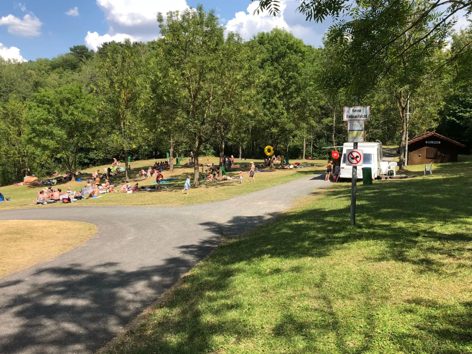 Familienfreundliches Haus mit großer Terrasse-Buiten
