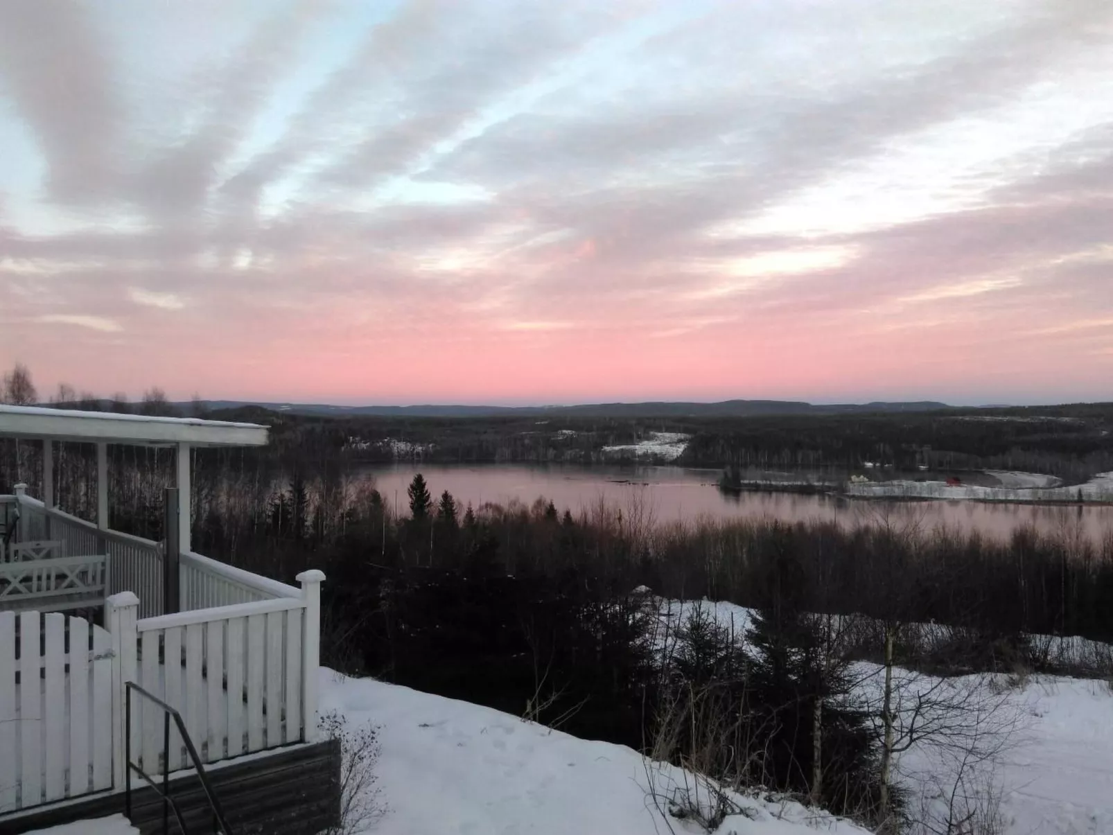 Tolles Ferienhaus in Sunne mit Großer Terrasse-Buiten