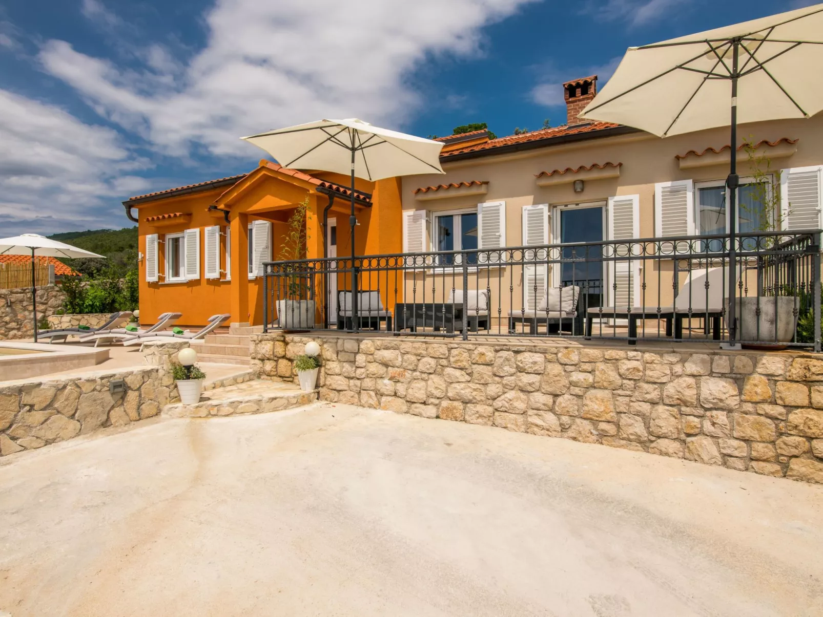 Exklusive und stilvolle Meerblick-Inselvilla