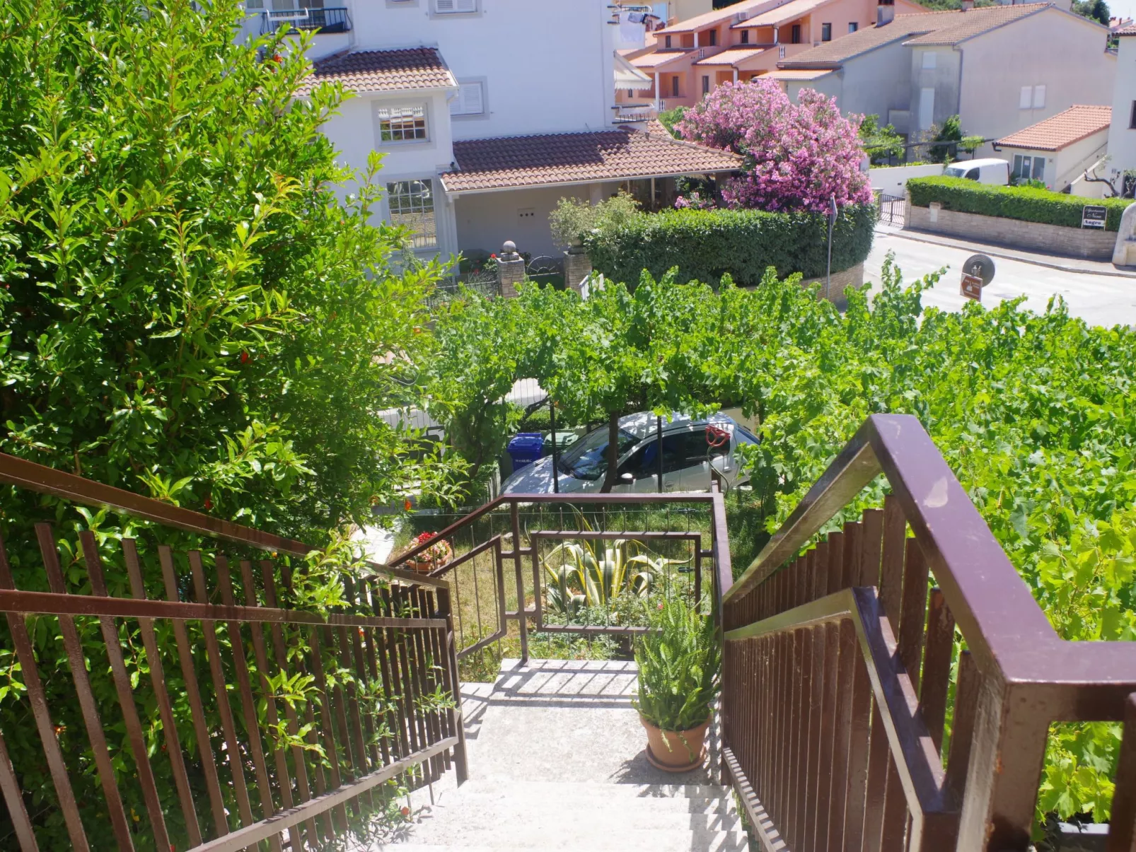 Schönes Apartment in Pješčana Uvala, Strand in der Nähe-Buiten