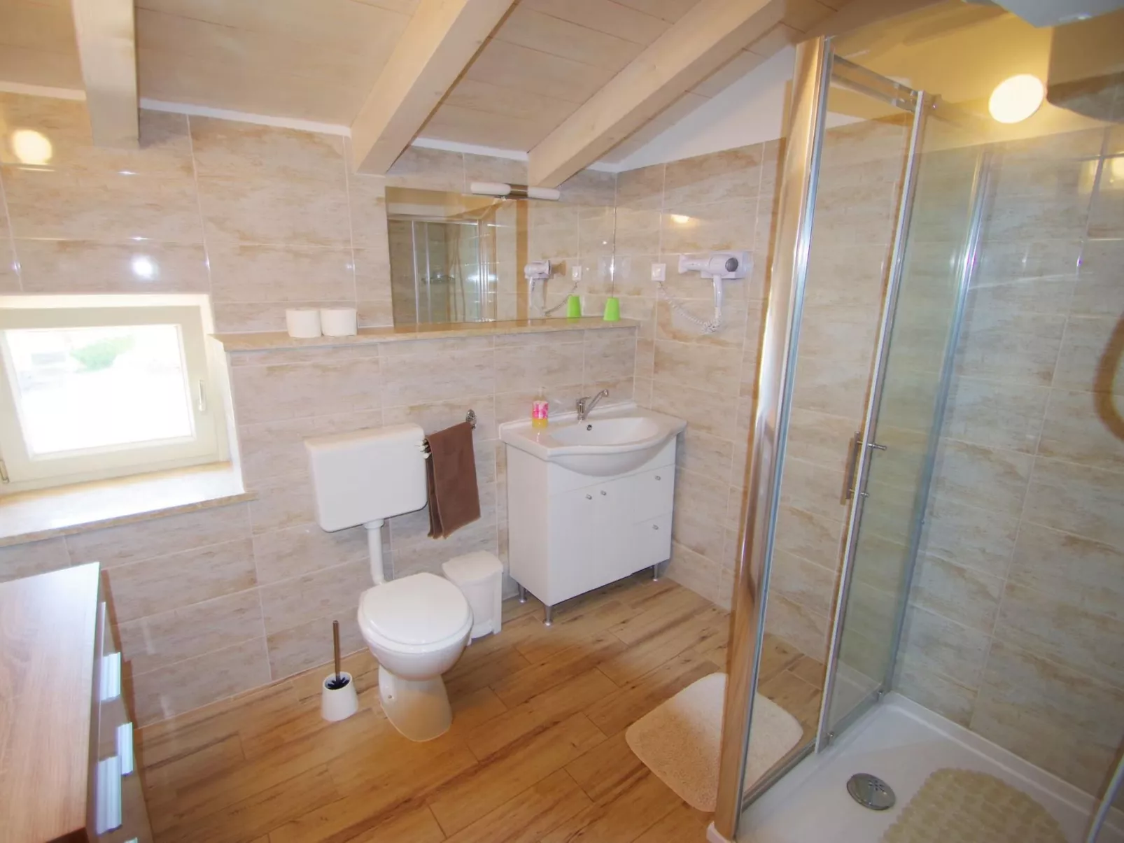 In Kavran mit Terrasse und Grill-Binnen