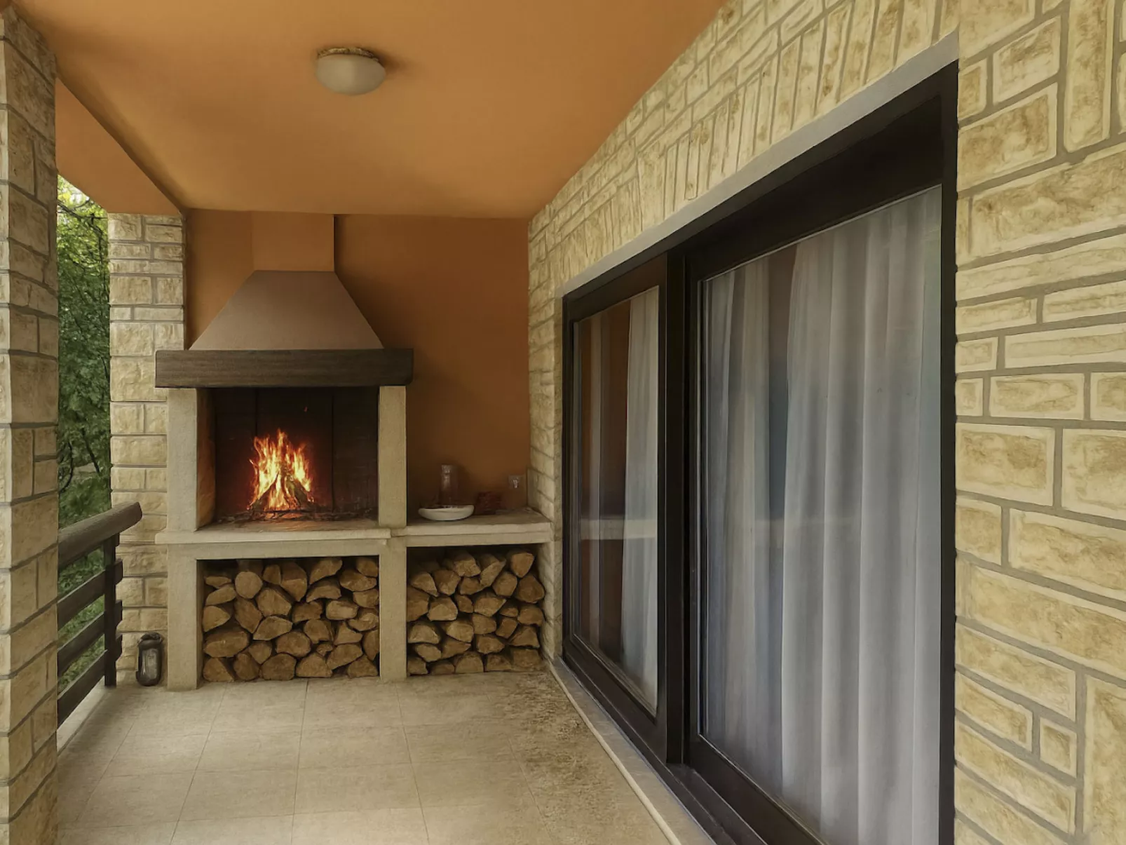 Sehr geräumige Villa mit Pool-Buiten