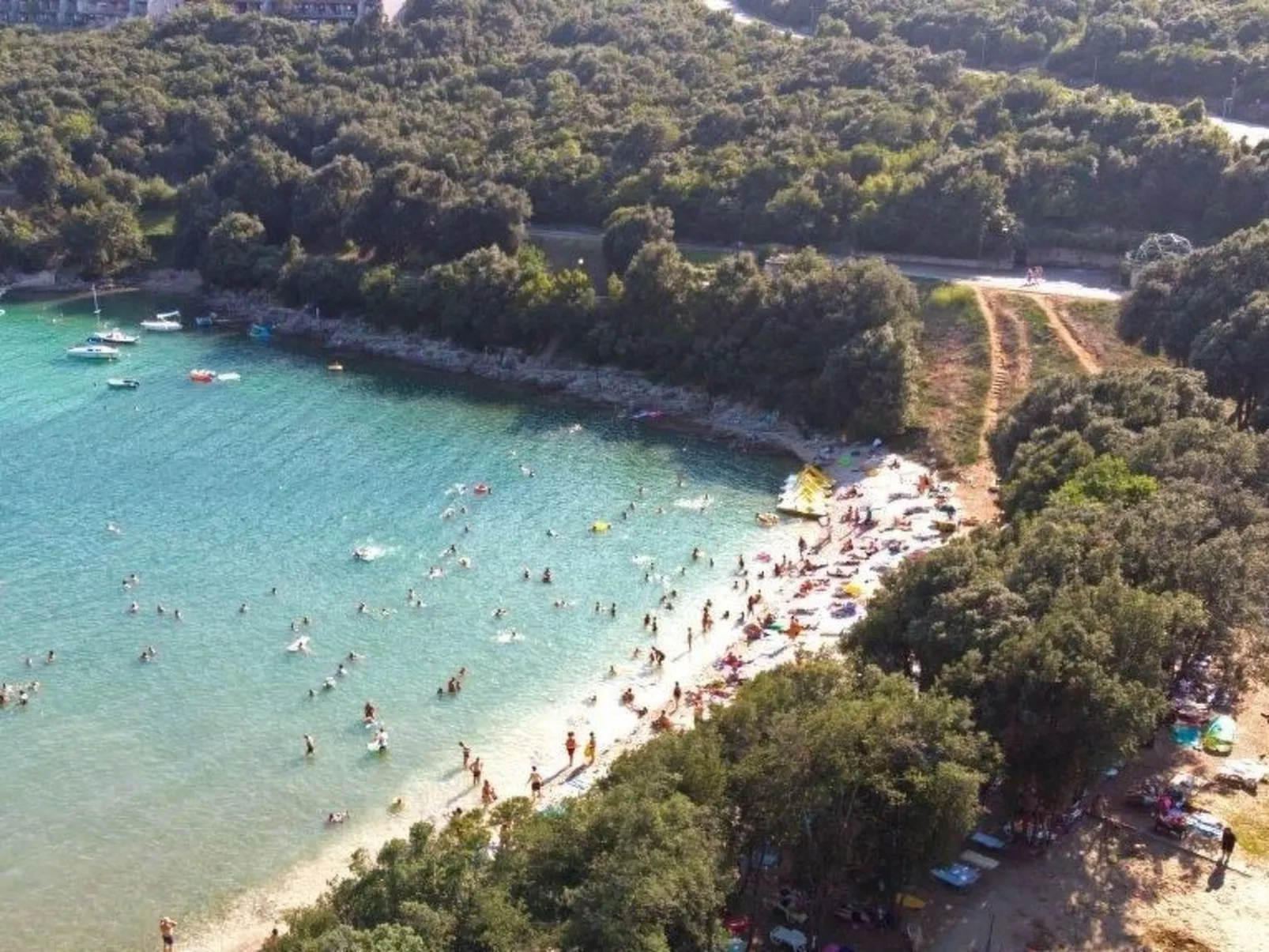 3-Schlafzimmer-Wohnung mit Gemeinschaftspool-Image-tags.info