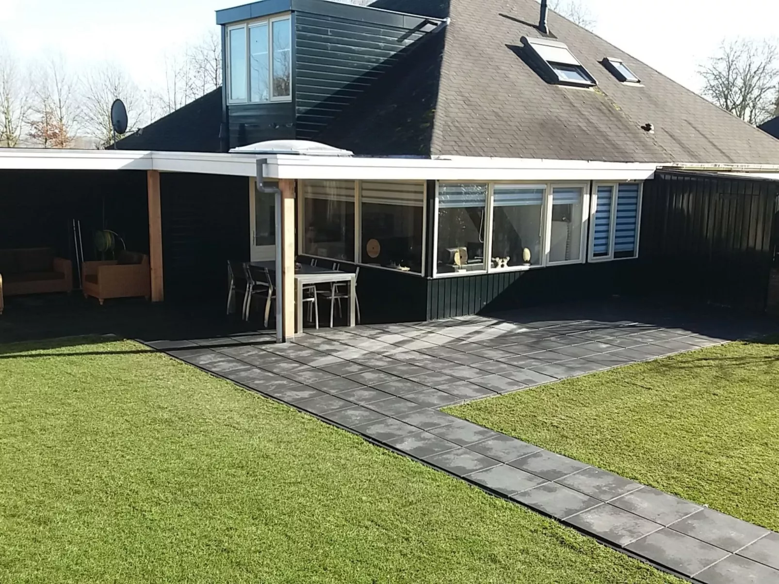 Mit Garten, Grill und Terrasse