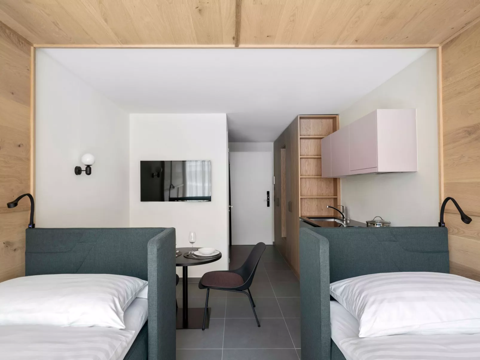 Stadthaus N9 Mountain Medium Studio