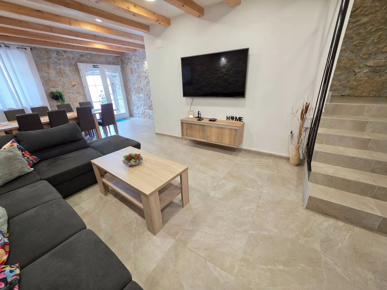 Steinhaus mit privatem Außenpool