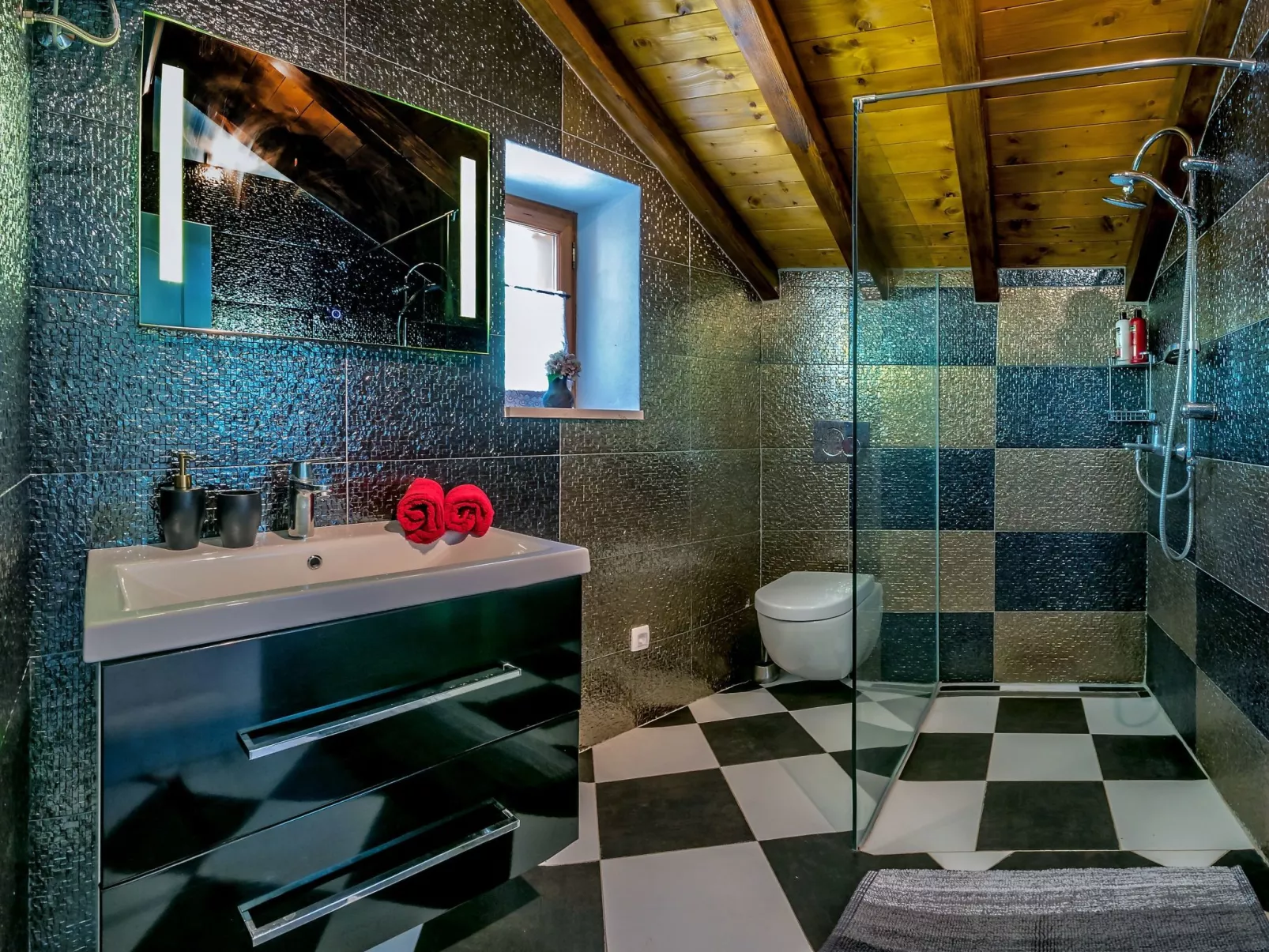 Hidden Heaven Private Resort - Beheizter Pool-Binnen