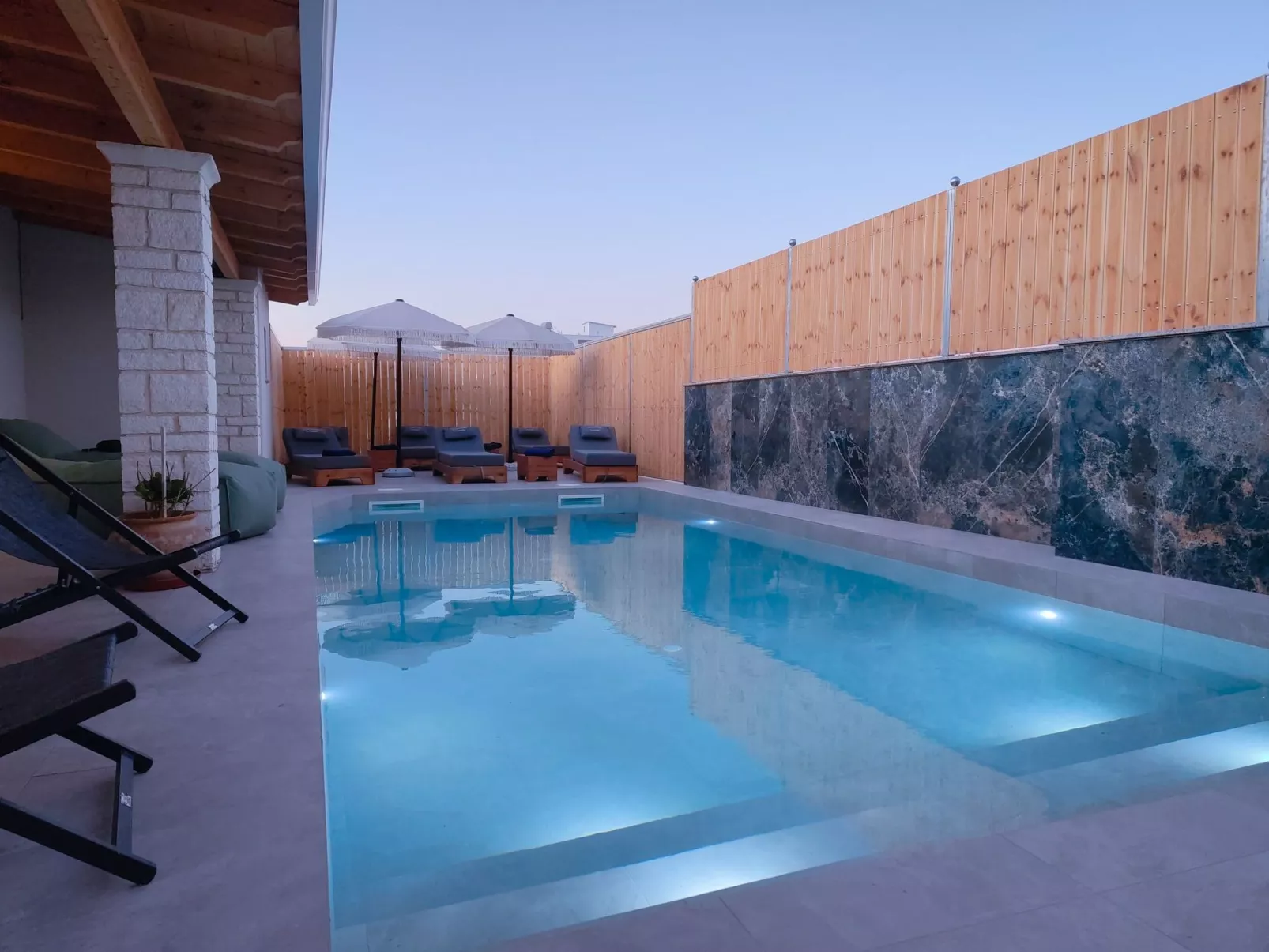 Entdecken Sie die ruhige Opulenz der Luxusvilla Levanda in Südalbanien - Buiten