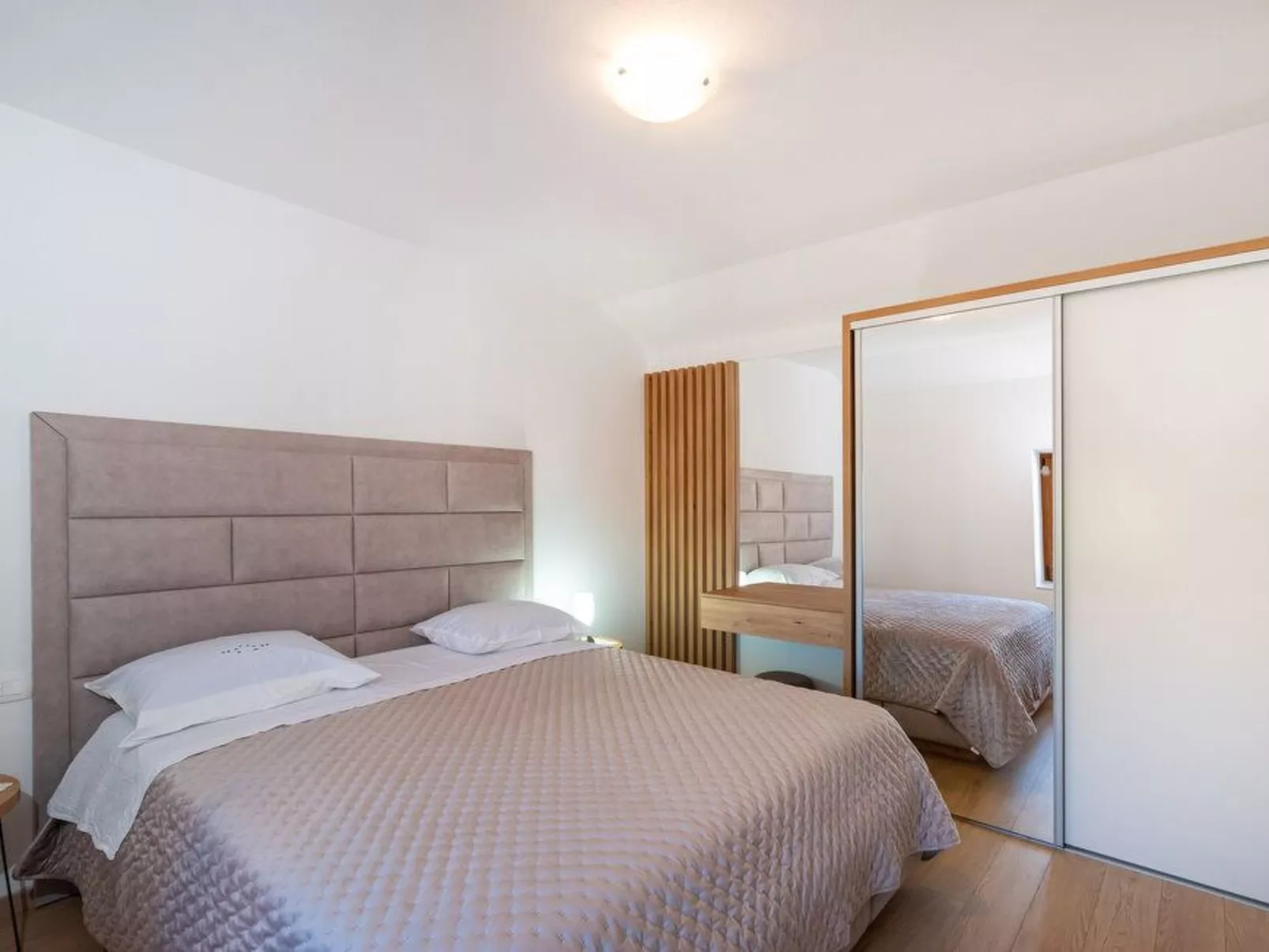 Mit Jacuzzi-TA Leut Agency