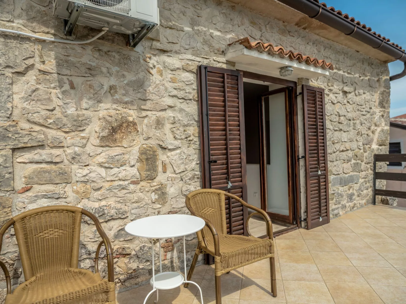 Wunderschön eingerichtete Villa mit Pool und Garten-Image-tags.info