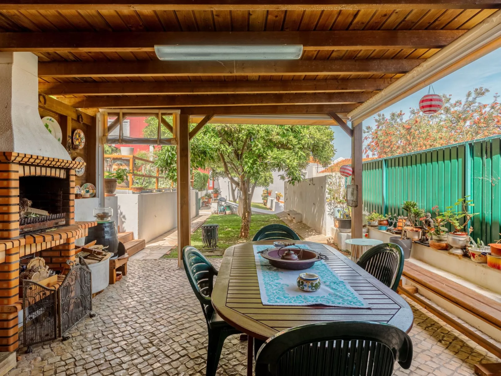 In Algés mit Kleinem gemeinsamem Pool