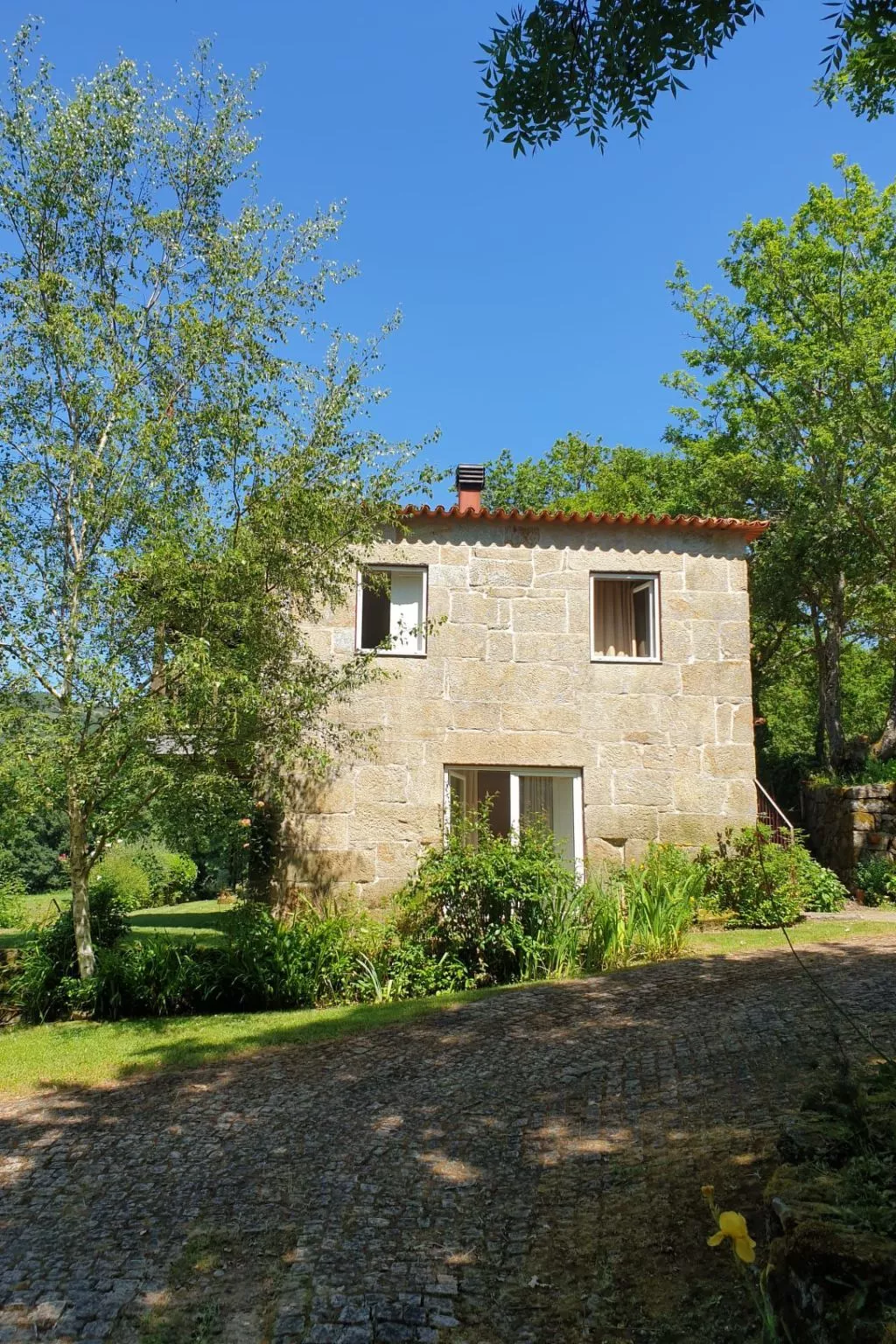 Haus jenseits des Flusses-Image-tags.info