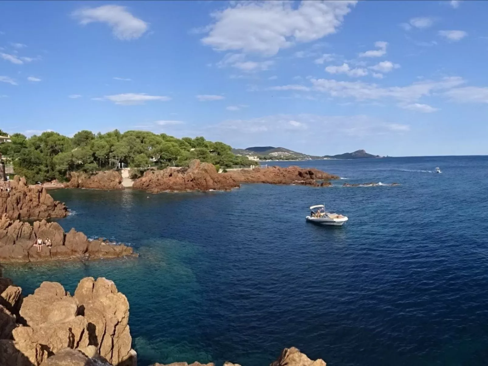 Wohnung panoramischer Meerblick, Schwimmbad, Parkplatz