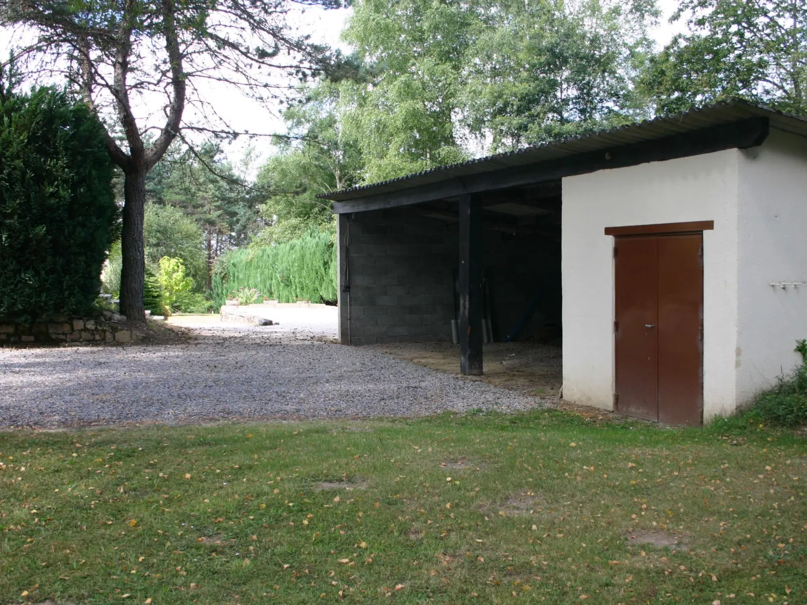 Mit Garten, Grill und Terrasse