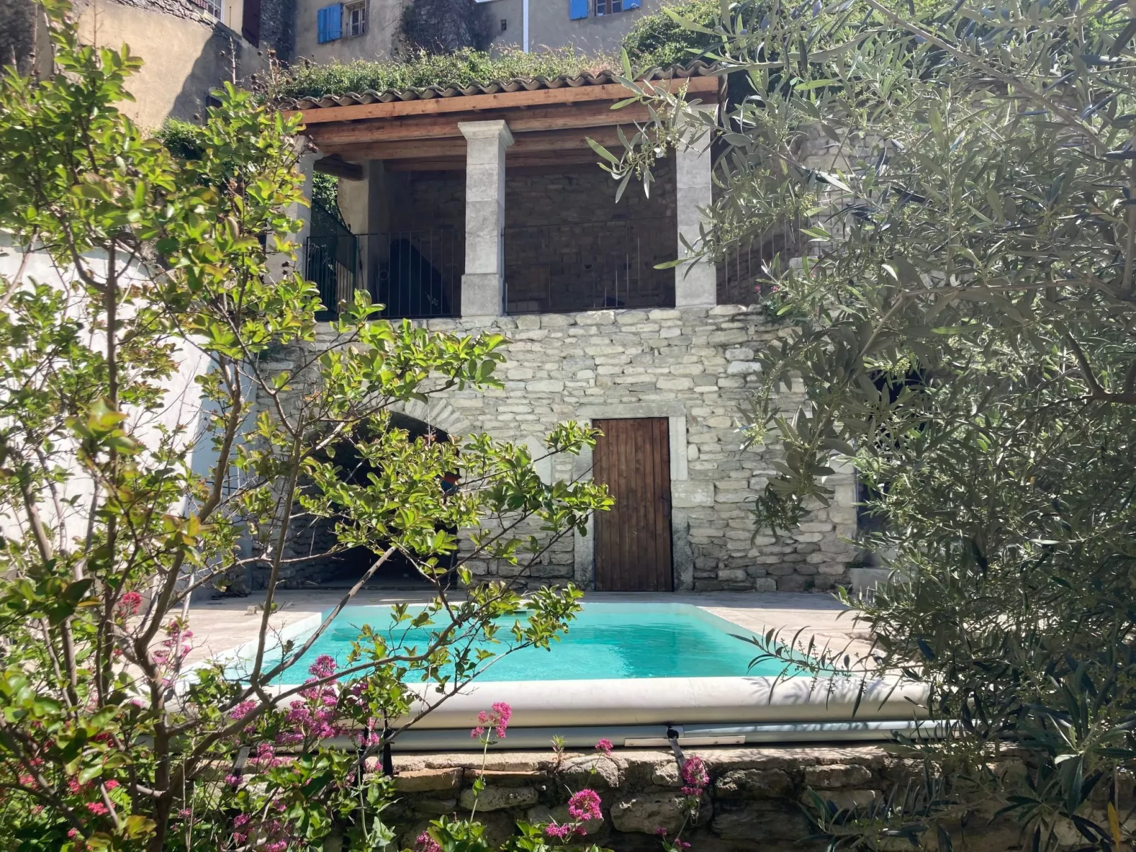 Dorfhaus in provencal mit Pool-Buiten
