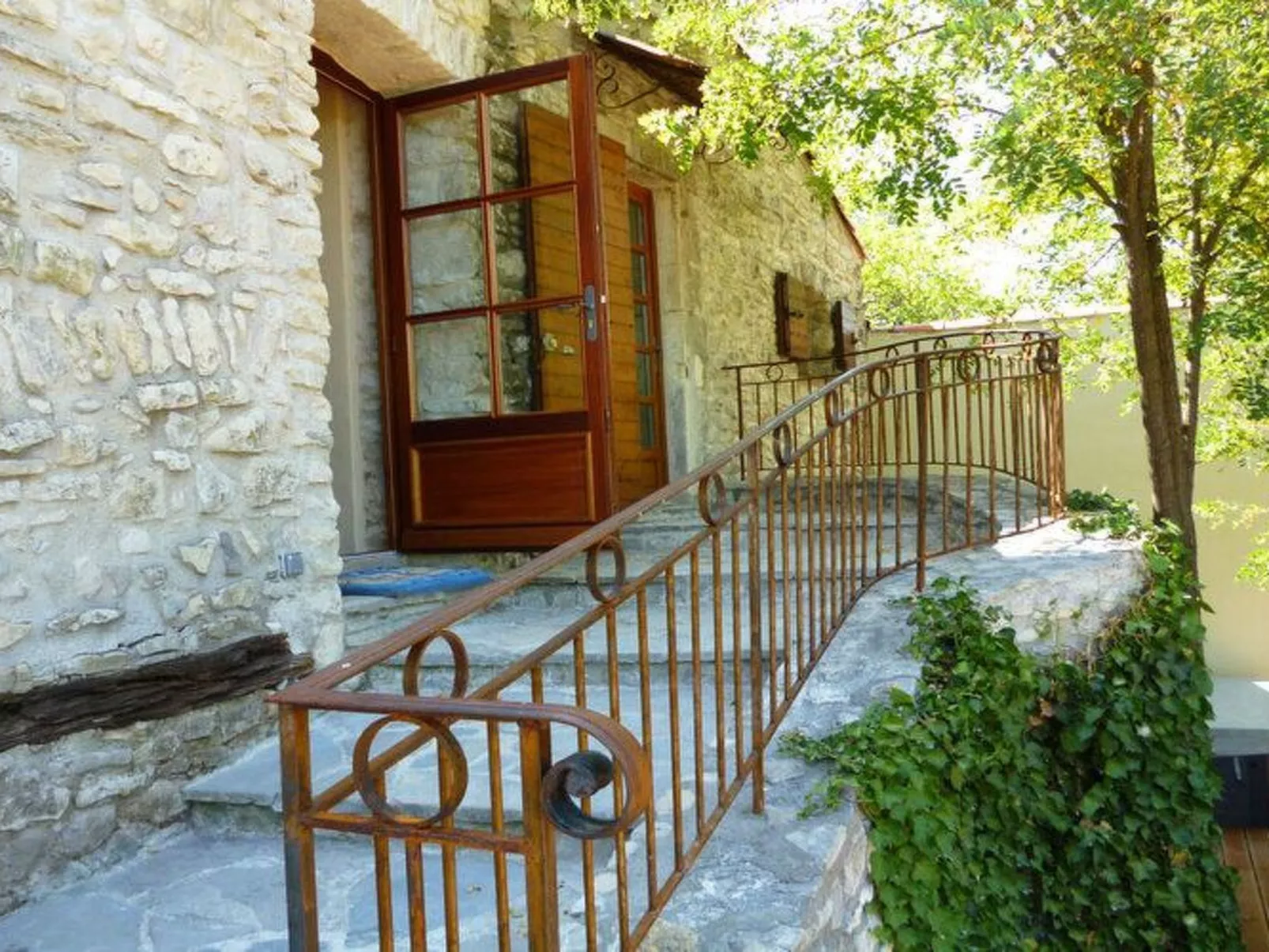 Domäne "Pavillon Timéo" mit Infinity-Pool-Buiten