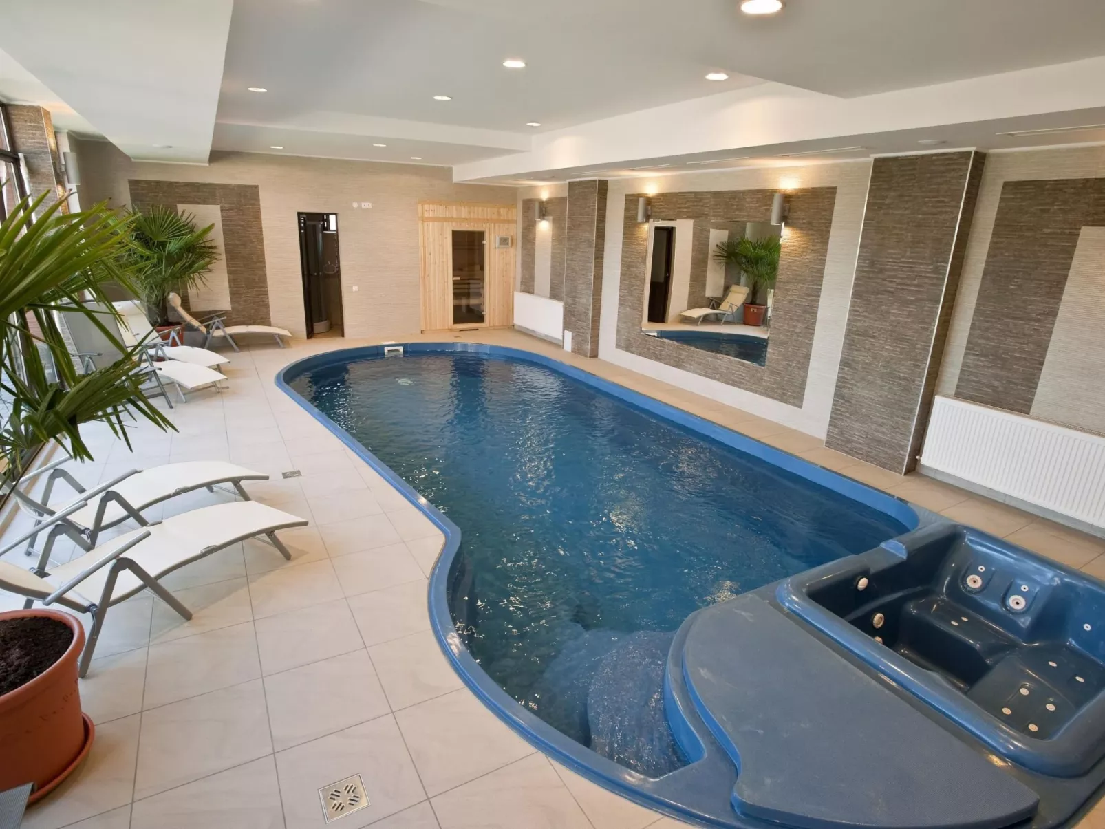 Kürzlich in eine Ferienvilla konvertiertes (2010), umfriedetes Haus aus der Sac