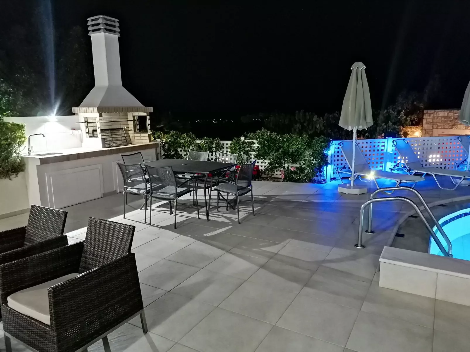 Haus in Arkadi mit Parkplatz vor Ort-Buiten