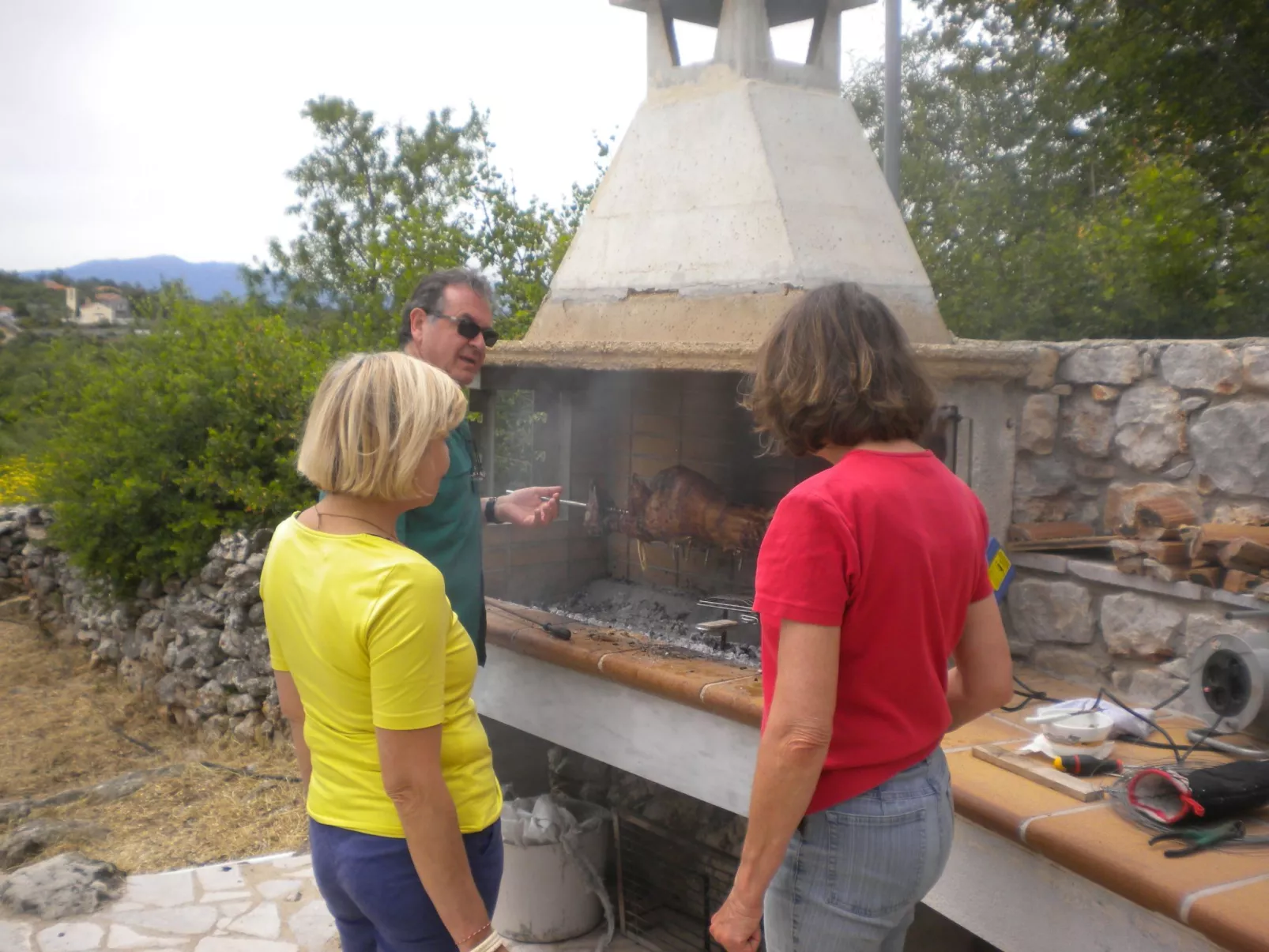 Steinhaus in Leonido mit Parkplatz