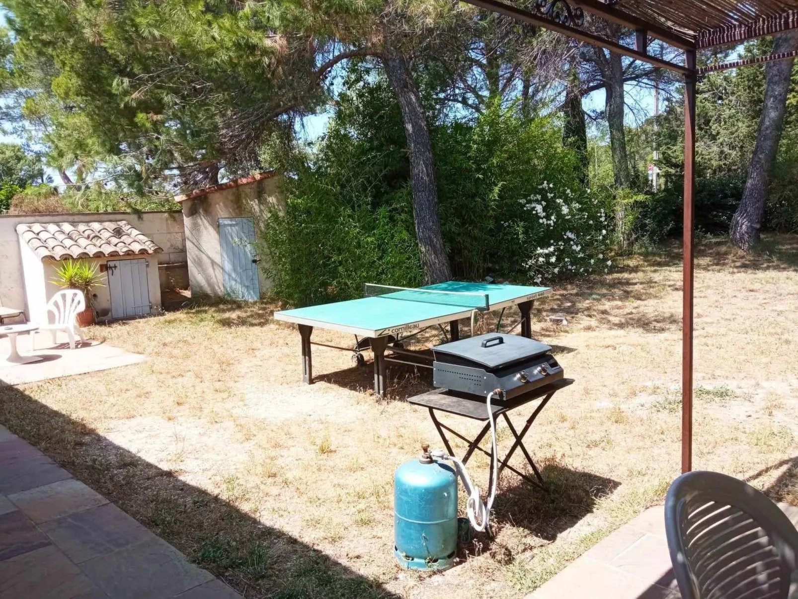La petite maison sous les pinins-innenpool-Buiten